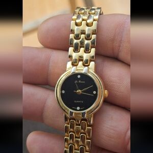 Elegant Vintage Gold Tone Ladies Watch